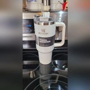 Stanley Travel Quencher in Frost color NWT and HTF